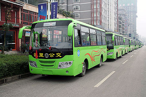 贵州省黔东南州首府凯里市公交新车启用暨东风旅行车; 48辆"东风阳光