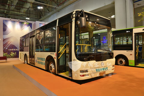 金旅插电式混合动力公交车