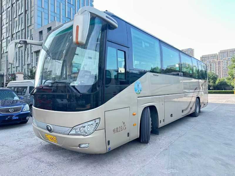 东北配11米国五28座2+1宇通6119保姆车