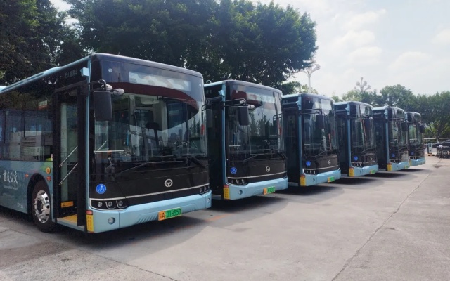 重庆公交公交车上新啦！60台新能源车投放到12条公交线路