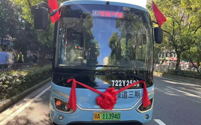 武汉开通“绿道三期”微循环公交线路