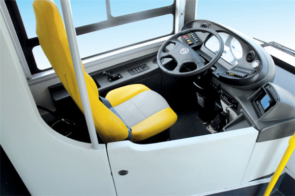 金旅XML6105JHEVE8C1公交车