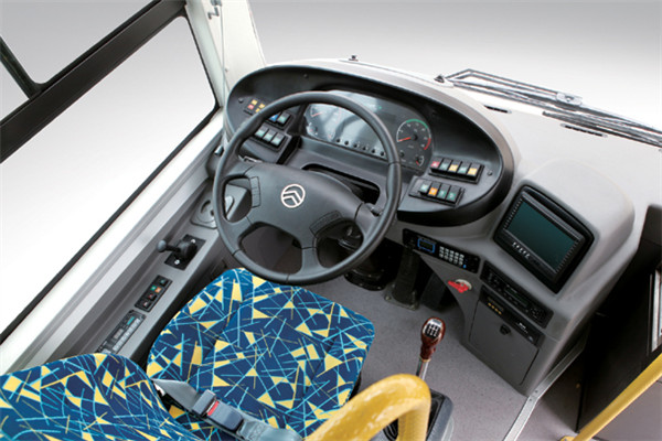 金旅XML6105J28C公交车