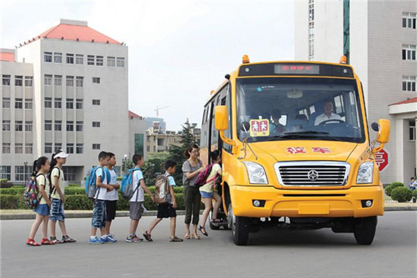 亚星JS6790XCP小学生专用校车（柴油国五24-41座）